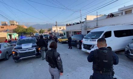 Hombre pierde la vida en vía pública tras ataque con arma blanca en Saltillo
