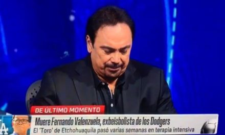 Hugo Sánchez se despide entre lágrimas de Fernando Valenzuela: ‘Nos ha paralizado a todos’