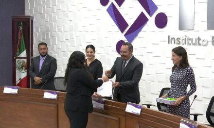 IEC entrega constancia de mayoría y representación proporcional a diputados del parlamento juvenil 2024