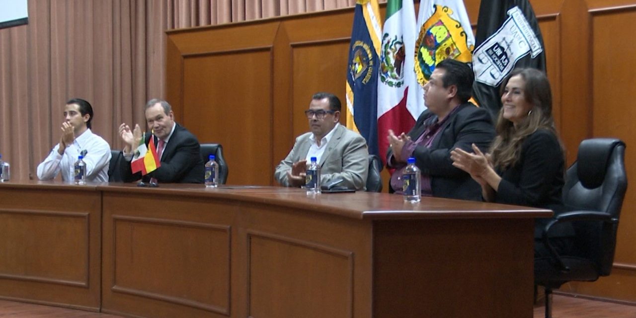 Imparte conferencia Roberto Viciano Pastor