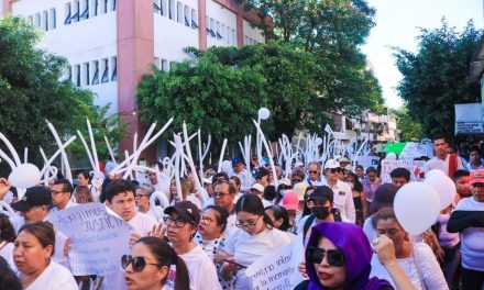 Exigen justicia por el asesinato del alcalde de Chilpancingo con una marcha