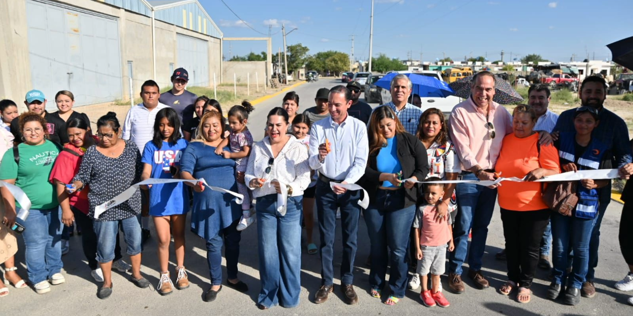 Entrega Emilio de Hoyos obras pavimentación en Acuña