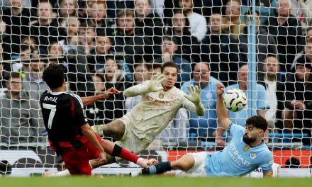 Raúl Jiménez destaca con una asistencia en derrota del Fulham ante el Manchester City