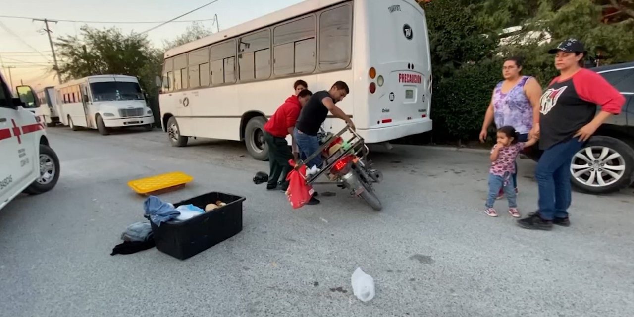 Repartidor de pan esquiva un perro y resulta herido en Saltillo