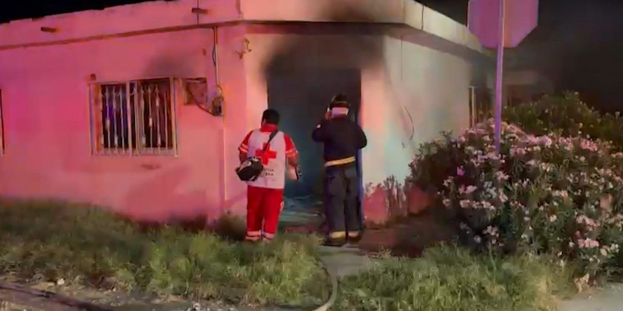 Salvan a mujer del fuego en Monclova