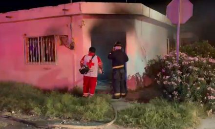 Salvan a mujer del fuego en Monclova