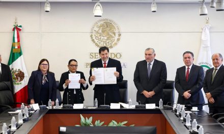 La Secretaría de Gobernación entrega iniciativas de reforma electoral al Senado