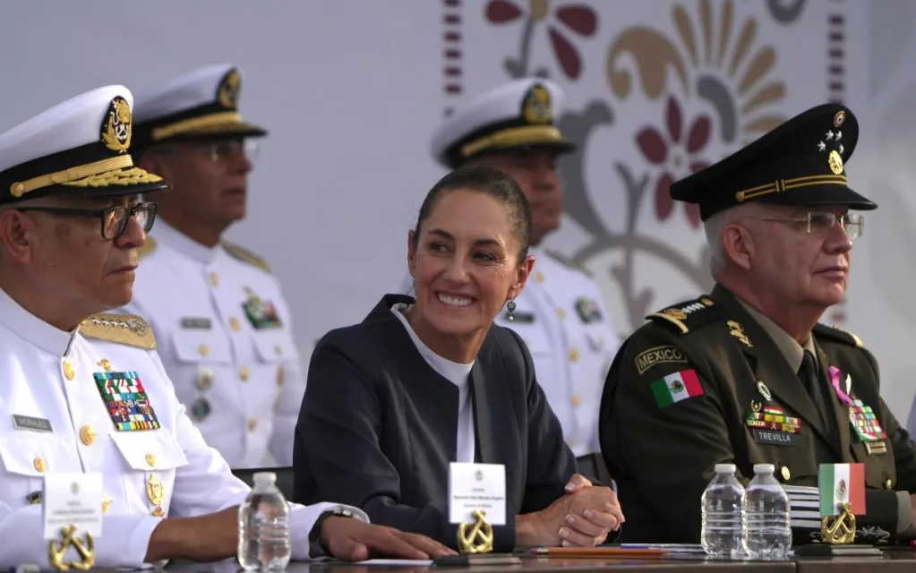 Alista Sedena conmemoración del bicentenario de la República en el Zócalo de CDMX