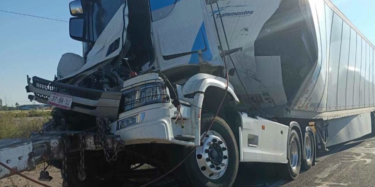 Tráiler se impacta con otro en carretera Saltillo- Torreón