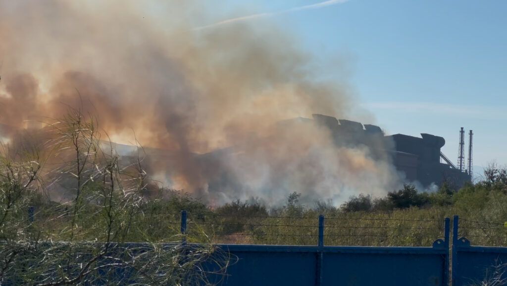 Se incendia antigua empresa de explosivos