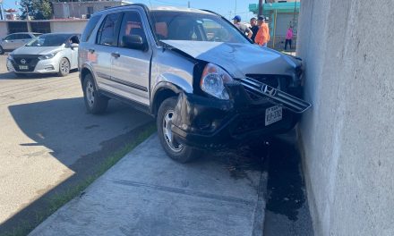 Choque en Nueva Rosita deja familia lesionada