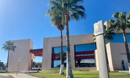 Continúa apoyo de UAdeC a hijos de obreros de AHMSA