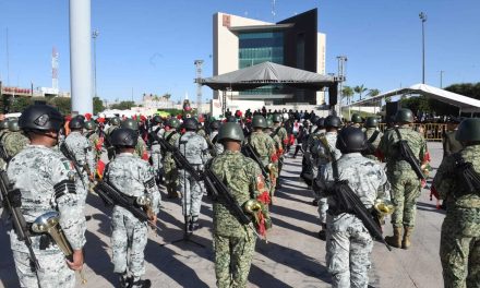 Acuden más de 20 mil personas al desfile de la Revolución Mexicana