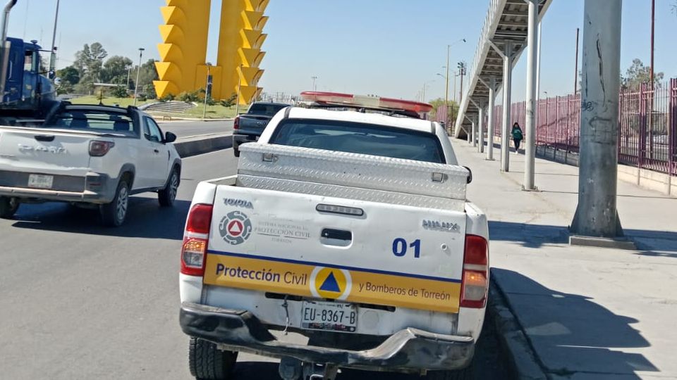 Verifican seguridad en las estructuras de puentes peatonales de Torreón