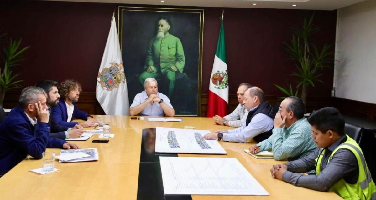 Chema Fraustro revisa proyectos con Aguas de Saltillo