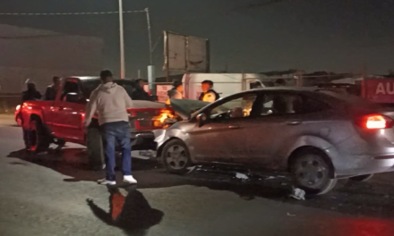 Saltillo: Avanzó en contra y chocó, dijo que no vio los carriles
