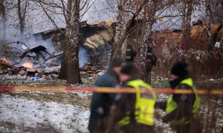 Avión de carga de DHL se estrella en Lituania: una persona fallecida y daños en vivienda