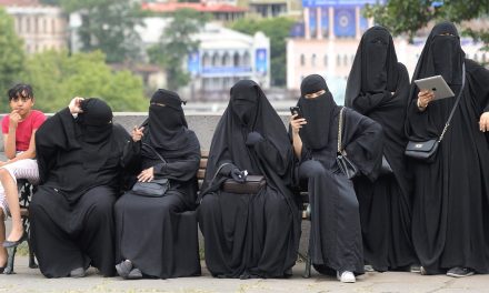 Suiza implementará en 2025 la prohibición del burka en espacios públicos