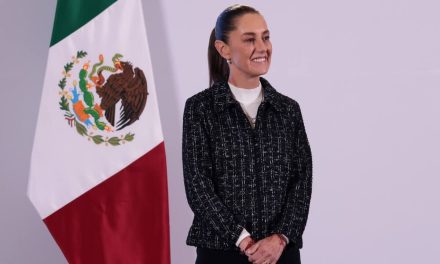 Sheinbaum cuestiona a Moody’s por cambio de perspectiva y defiende modelo económico mexicano