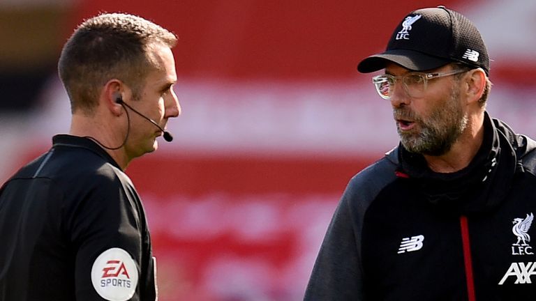 Suspenden a David Coote, árbitro de la Premier League, tras vídeo con comentarios despectivos hacia el Liverpool y Jürgen Klopp