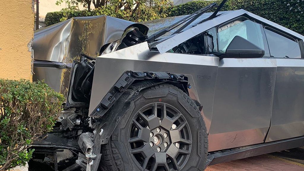 Cybertruck se estrella contra una casa en la CDMX