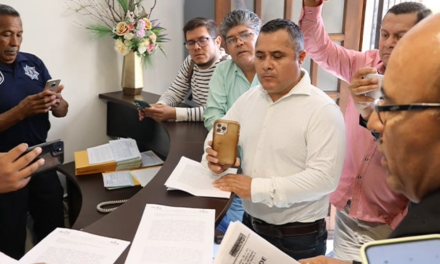 Denuncian regidores venta de bienes municipales en Múzquiz