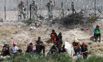 Texas ofrece terreno para centros de detención ante deportaciones masivas de Trump