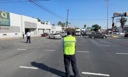 Echan a andar semáforos inteligentes y cambios viales en boulevard Carranza