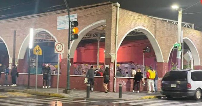 Intoxicación masiva en fiesta de Halloween en Iztapalapa por consumo de ‘aguas locas’