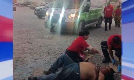 Hombre sufre quemaduras tras explosión de acumulador en camión de carga en Arteaga