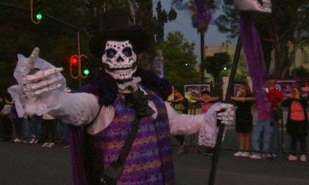 Lleno de vida el desfile de los muertos en Saltillo