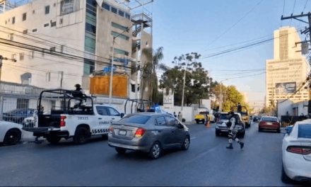 Asesinan a balazos a médico en Monterrey, dentro de su consultorio
