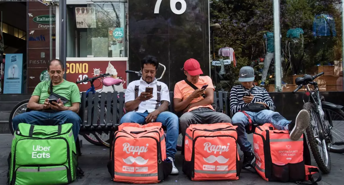 Repartidores de aplicaciones digitales temen impacto de reforma laboral