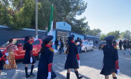 Secundaria numero 3 realiza desfile conmemorativo a la Revolución Mexicana