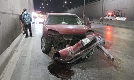 Ebrio se estrella contra el muro en Saltillo