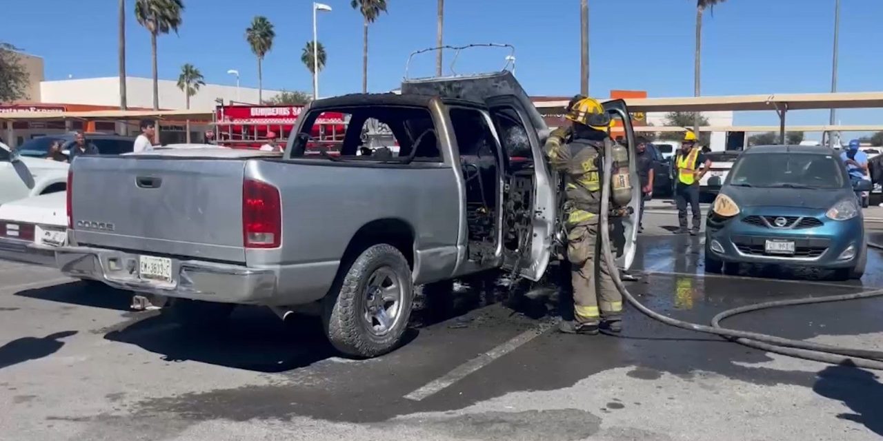 Se incendian vehículos casi de forma simultánea en Saltillo