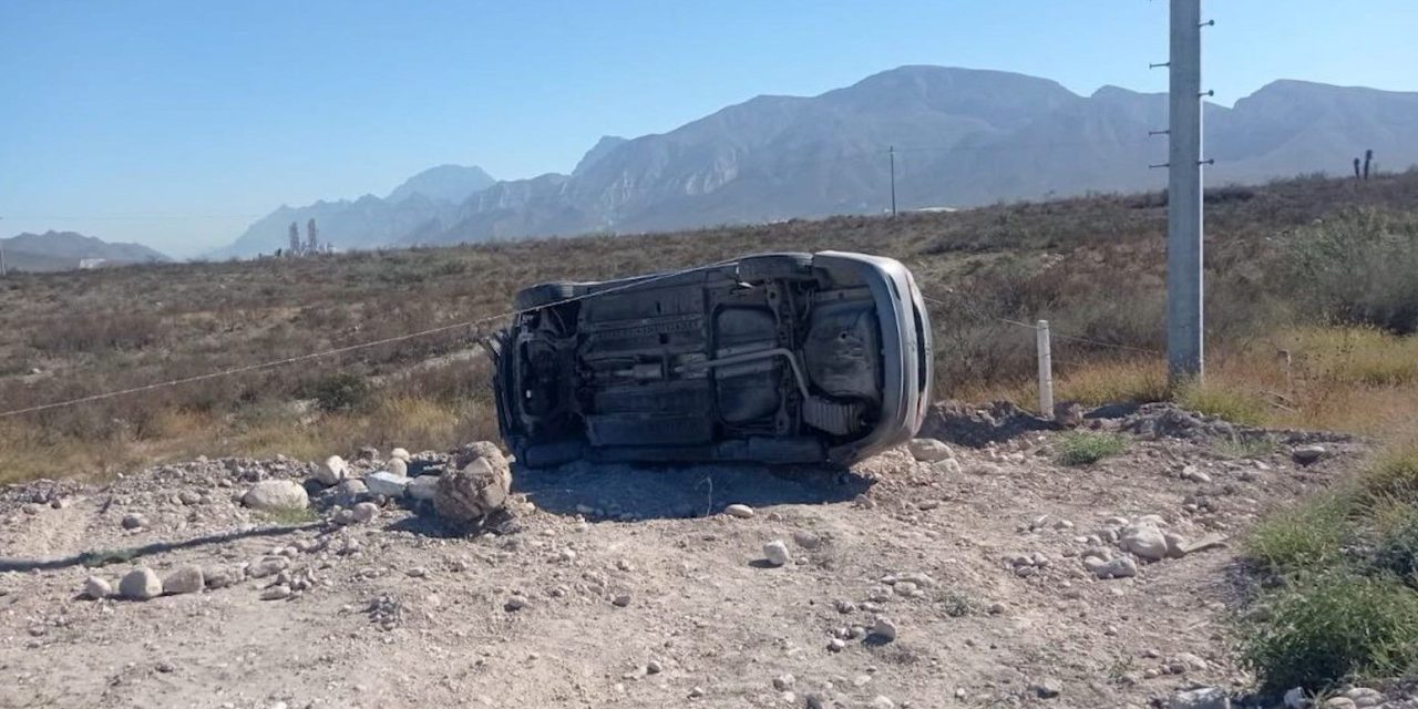 Susto para cinco maestras en accidente vehicular en Ramos Arizpe