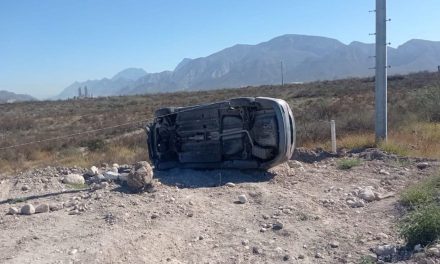 Susto para cinco maestras en accidente vehicular en Ramos Arizpe