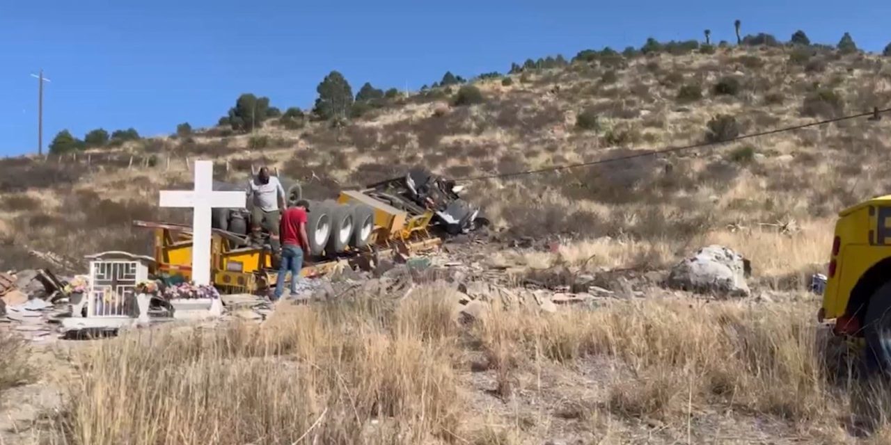 Ocurre volcadura en la carretera 57