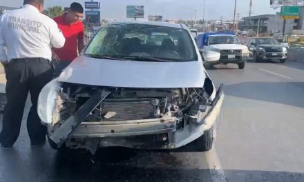 Vuelca en el bulevar Nazario Ortiz Garza