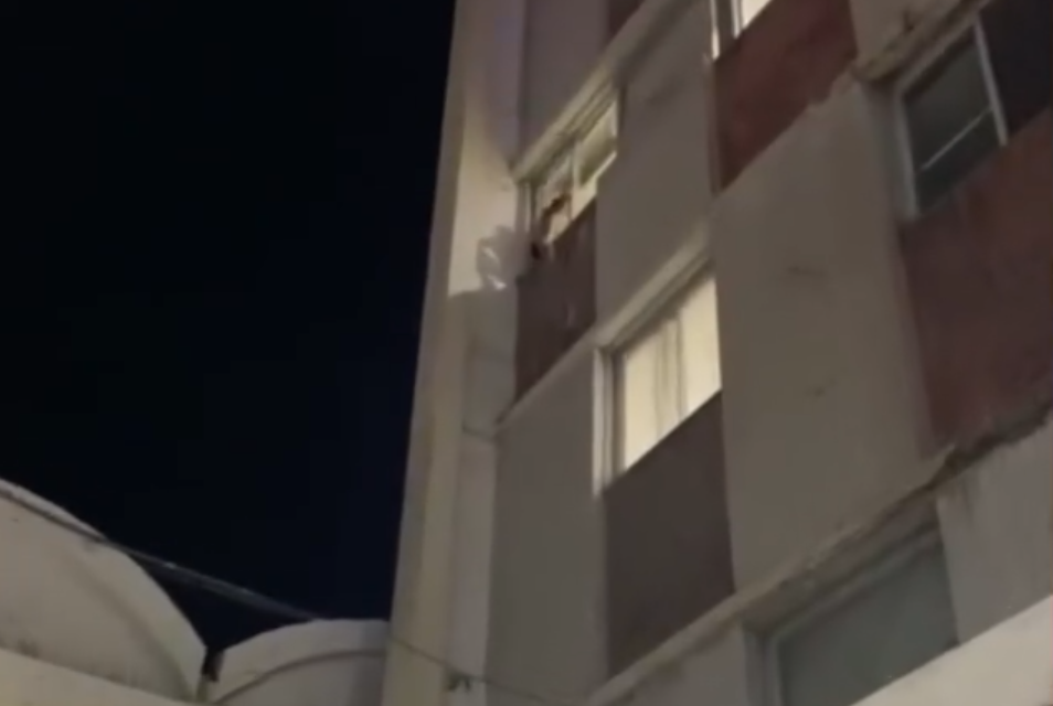 Paciente intenta lanzarse de segundo piso en Monclova