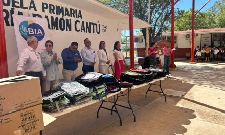 Intercambian alimentos por material escolar en Acuña