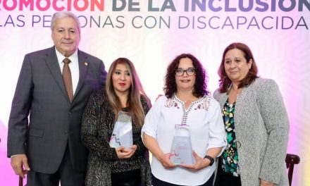 Entrega Chema Fraustro Premio a la Inclusión 2024