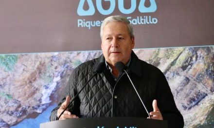 Presenta Chema Fraustro el libro Agua, Riqueza de Saltillo