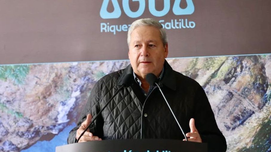 Presenta Chema Fraustro el libro Agua, Riqueza de Saltillo