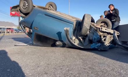 Accidente con volcadura sobre Blvd. Nazario Ortiz