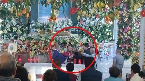 Atacan a sacerdote con un hacha durante misa en Iztapalapa