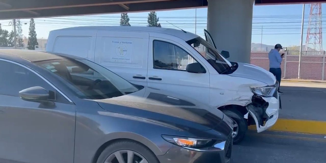 Considerables daños materiales en accidente en Saltillo