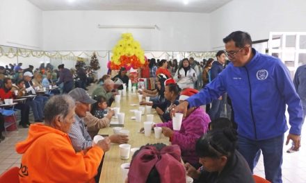 Disfrutan de posada adultos mayores que asisten al Centro Polivalente de la UAdeC