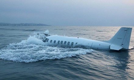 ¡Otro accidente de avión!  Dos muertos tras el estrellamiento de una avioneta en Ras al Jaima, Emiratos Árabes Unidos